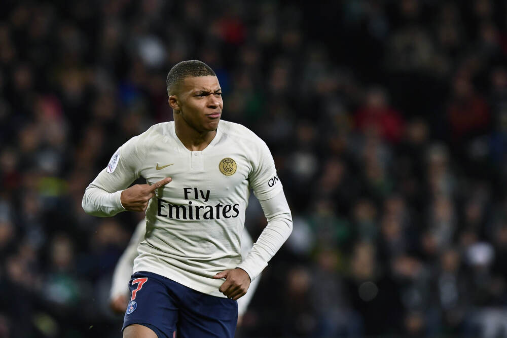 毫米级贴边与全域清洁 泳池机器人市场从“功能实现”向“智能体验”演进｜2026CES·国货之光